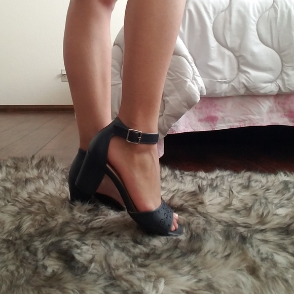 Vintage black heeled sandals - Picture 3 of 6